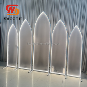 Arche de mariage lisse avec éclairage LED, cadre métallique et panneaux de fond métalliques pour décorations de scène de mariage - Product Image 5