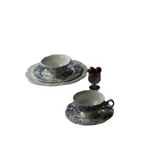 Service à thé de l'après-midi en porcelaine fine bleu et blanc, style rétro français, avec tasses et soucoupes à motif végétal, design mi-siècle, luxe léger et vintage