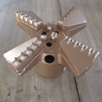 Usine 8 pouces quatre ailes PDC foret Concave PDC drag Bit PDC lame Bit pour l'exploitation minière