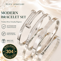Bracelet jonc articulé minimaliste en acier inoxydable 304 avec zircone cubique pavée pour les tenues de villégiature, de voyage et de rendez-vous