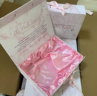 Boîte d'expédition en carton ondulé personnalisée avec logo imprimé et gaufré pour emballage de cils, extensions capillaires et crèmes de beauté