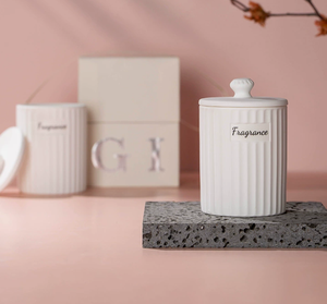 Bougie parfumée en cire de soja naturelle avec couvercle en céramique blanche gaufrée verticale, personnalisable en usine, avec ruban de luxe et poignée, cadeau pour la Fête des Mères - Product Image 3