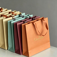 Sac à main en papier kraft brun épais personnalisable avec logo, emballage de luxe recyclable pour la vente au détail avec design d'exposition imprimé à l'écran