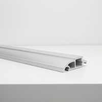 Perfil de PVC Extruido Personalizado con Múltiples Cavidades, Componente Estructural para Ventanas y Puertas, para Uso en Exteriores y Baños