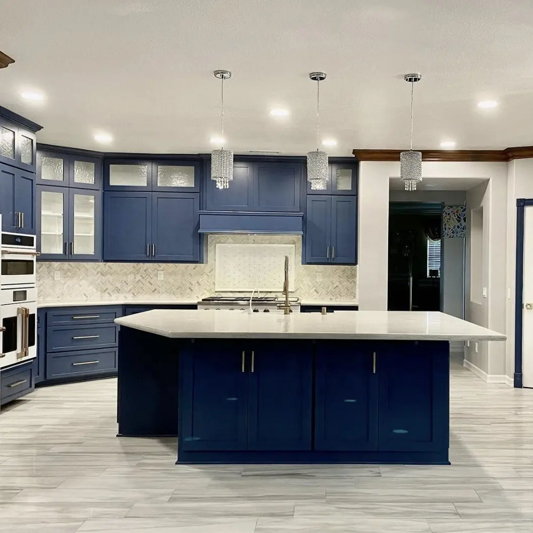 Armário europeu de luxo, armário de cozinha de cor azul personalizada completa com armário e despensa de armazenamento
