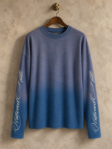 Sweat-shirt pour homme à manches longues en tricot gaufré dégradé bleu personnalisé par le fabricant, avec imprimé lettres cursives sur les manches et épaules tombantes - Product Image 2