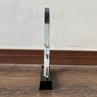 Trophée en cristal personnalisable avec logo, forme de goutte d'eau, avec base noire