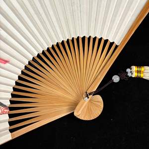 Precio al por mayor de fábrica Abanico tradicional chino Seda Mano de madera Abanico DE BODA Favores Regalos para invitados Abanico de mano personalizado - Product Image 6