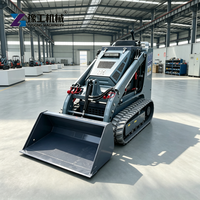 Skid Steer Loader Dengan Bucket dan Garpu untuk Operasi Pemuatan dan Pembongkaran Gudang