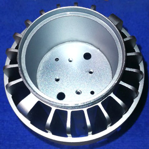 Pièce usinée CNC en alliage d'aluminium 6063, peinture au four, dissipation thermique pour l'éclairage et les appareils électroniques - Product Image 3