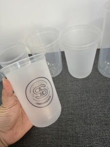 Taza de plástico en forma de U con logotipo personalizado para boda, 12oz, 16oz, 24oz, esmerilado, transparente, desechable, batido, PP, taza dura, taza de té de la leche con burbujas - Product Image 5