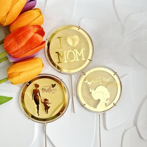ท็อปเปอร์เค้กอะคริลิค I Love Mom สำหรับตกแต่งเค้กในวันฮาโลวีน อีสเตอร์ วันแม่ วันวาเลนไทน์ วันคริสต์มาส วันรับปริญญา และวันรอมฎอน - Product Image 1