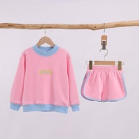 Ensemble deux pièces sweat-shirt et short color block pour enfants, tenue de sport à manches longues avec logo personnalisé pour les jeux décontractés en extérieur et le quotidien