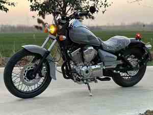 มอเตอร์ไซค์ยามาฮ่า คิงครุยเซอร์ พร้อมเครื่องยนต์วีทวิน 250 ซีซี สไตล์เรโทรแบบฮาร์เลย์ - Product Image 2