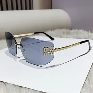 NUOVI Occhiali da Sole Classici da <span class=keywords><strong>Donna</strong></span>, Montatura in Metallo Senza Bordi, Design di Lusso con Rivetti, Lenti Sfumate Rettangolari Curve - Product Image 4