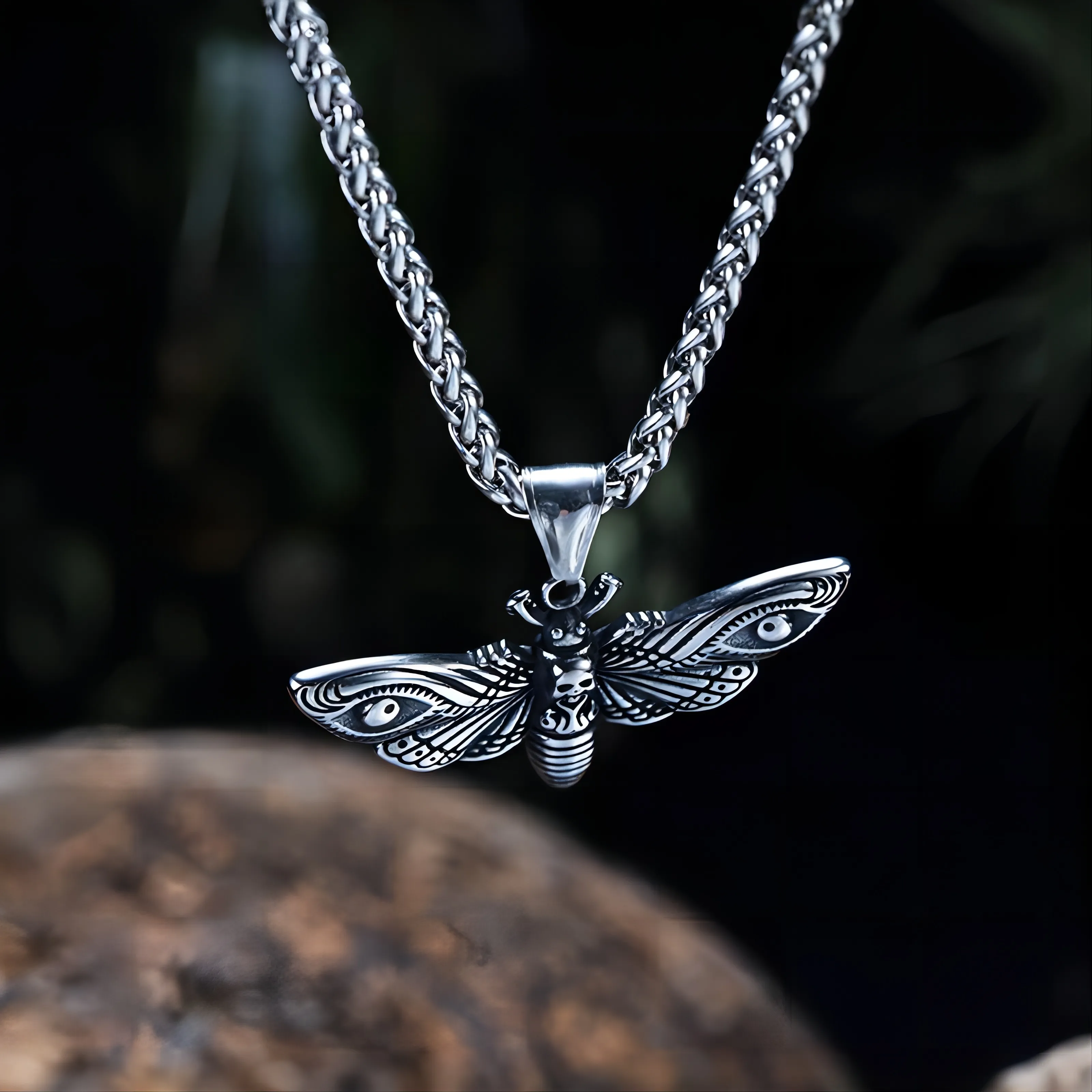 卸売ジュエリーバルク2023New Death HeadSkull Butterfly Moth Pendant for Men WomenStainless Steel Fashion Necklace