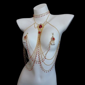 BANSEY Conjunto Erótico Fetichista: Joyería de Pecho con Cadena Dorada, Pinzas para Pezones con Gema Roja, Arnés de Cintura, Cola de Zorro y Joyería Anal sin Perforación - Product Image 3