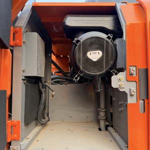 Excavatrice Hitachi ZX240 d'occasion, 24 tonnes, Japon, sur chenilles, bon état, avec moteur et boîte de vitesses, capacité de la benne de 1,3 m³, puissance de 127 kW - Product Image 6