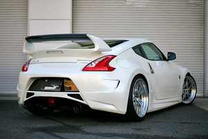 สปอยเลอร์ทรง AM สำหรับ Nissan 370z ทำจากไฟเบอร์กลาส ยังไม่ได้ทำสี มีสินค้าในสหรัฐอเมริกา - Product Image 2