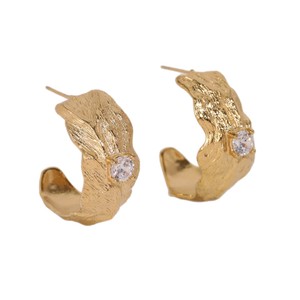 Pendientes de aro de hoja texturizada Chapado en oro y plata con Zirconia cúbica Joyería llamativa para mujer Elegante estilo vanguardista - Product Image 5