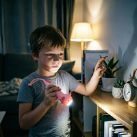 Mini lampe torche LED rechargeable par USB portable pour enfants - Lampe de nuit d'urgence en silicone avec porte-clés
