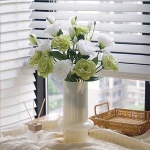 Bouquet de fleurs artificielles Lisianthus en soie, mélange blanc et vert, style nordique, décoration de table pour la maison et les mariages - Product Image 2