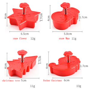 Set di 4 Stampini per Biscotti Natalizi a Forma di Cioccolato e Caramelle in Plastica - Product Image 2