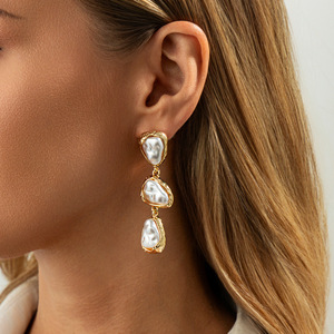 Boucles d'oreilles élégantes rétro à perles irrégulières, breloques exquises, style palais de luxe, boucles d'oreilles à pampilles pour femmes, idéales pour cadeaux de bijoux - Product Image 3