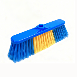 Escoba Doméstica Resistente y Ecológica de Alta Calidad de Fábrica China, Escoba con Cerdas Suaves de PET, Palo de Escoba de Plástico para Limpieza de Pisos en Interiores - Product Image 1
