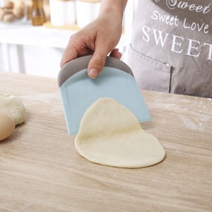 Herramientas de pastelería para hornear de plástico Flexible multifuncional 2 en 1, raspador de banco, marcas de medición, incluye Pasta de Pizza - Product Image 6
