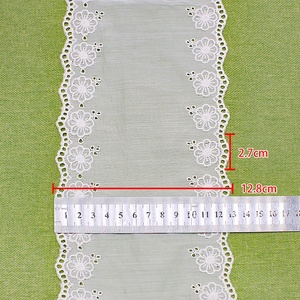 Encaje francés de doble cara con diseño floral de margaritas pequeñas bordadas, accesorios DIY para ropa de mujer, Hanfu y ropa infantil, color albaricoque. - Product Image 1