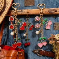 Y2K Vintage Cherry Heart Emaille sleutelhanger Zinklegering Parel Fruit sleutelhanger Cadeau voor vrouwen Meisjes Verjaardag Groothandel