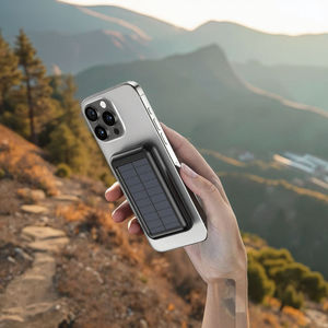 Banco de Energía Solar de 10000mAh, Cargador Inalámbrico Magnético a Prueba de Agua con Cable Integrado para Carga Rápida en Exteriores, Pedido al por Mayor - Product Image 6