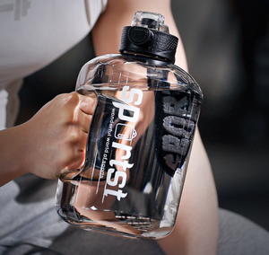 Botella de agua deportiva de 2L con pajita y asa, sin BPA, de plástico, para gimnasio, para adultos, para uso en exteriores. - Product Image 6