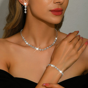 Ensemble de <span class=keywords><strong>bijoux</strong></span> pour femmes, collier, boucles d'oreilles pendantes, bracelet, strass, forme de losange, fleur, mode, trois pièces, <span class=keywords><strong>cadeau</strong></span> de la Saint-Valentin - Product Image 3