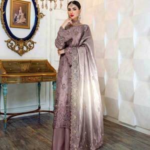 ชุดเดรสงานแต่งงานแบบ Anarkali Kurta สีม่วงอ่อน ผ้าไหมปักลาย ยาวคลุมเท้า พร้อมผ้าคลุมไหล่ - Product Image 1