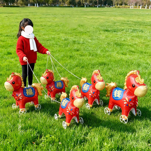 Ballon en aluminium 3D en forme de poney de dessin animé rouge à roues, pour le Nouvel An du Cheval du Zodiaque, pour enfants, à pousser au sol, cadeau - Product Image 3