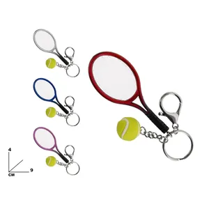 Llavero con forma de raqueta de tenis con diseño deportivo en miniatura para llaves y bolsos, 9 cm de longitud - Product Image 1