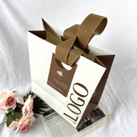 Sacs cadeaux en papier personnalisés écologiques avec poignée découpée, sacs mats recyclables pour l'emballage de parfums, vêtements et bijoux