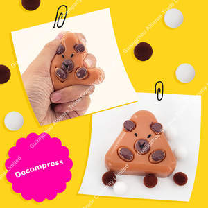 Jouets de décompression Capybara mignons et émotionnellement stables, 3 styles, en TPR, en forme de triangle, de rond et de biscuit, jouet extensible à presser - Product Image 3