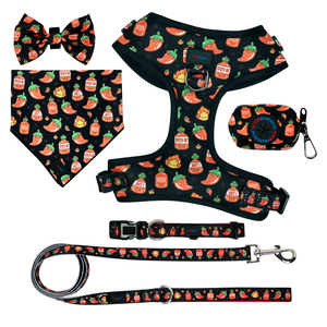 طقم لجام الكلب من الفلفل الحار اللطيف قابل للتعديل مع صلصات ساخنة لجام الحيوانات الأليفة مع المقود والياقة والبندانا والربطة وحامل أكياس البراز - Product Image 1