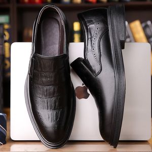 Mocassins en cuir pour hommes à bout rond, à enfiler, chaussures d'été pour mariage, semelle souple en caoutchouc, motif animalier, chaussures habillées - Product Image 4