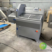 Commerciële roestvrijstalen vleesverwerkingsmachine snijmachine met motor en lager, 210 plakjes/min voor het snijden van vlees