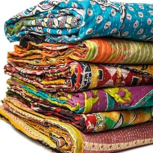 Colchas de Cama Bohemias Vintage, Sábanas de Cama con Parches Kantha Antiguos, Cubrecamas Bangali Gudri en Colores Surtidos, Colchas y Ropa de Cama - Product Image 2
