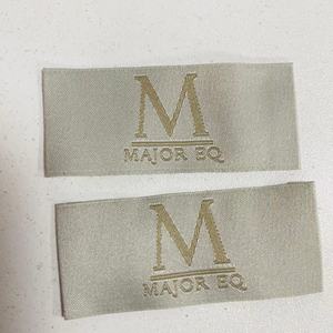 Etiqueta tejida con logotipo personalizado al por mayor de fábrica, etiqueta tejida con logotipo lateral para ropa, diseño en stock, etiqueta para prendas de vestir para pequeñas empresas - Product Image 3