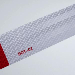 Nastro Riflettente Autoadesivo Microprismatico Rosso-Bianco DOT-c2 Materiale Retroriflettente per Sicurezza Stradale dei Veicoli - Product Image 3
