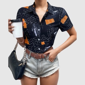 E0103TA08 Camisas de mujer con botones <span class=keywords><strong>y</strong></span> cuello alto con estampado de letras - Product Image 1