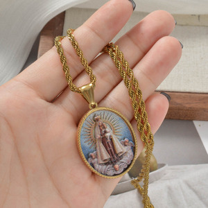 Collares de Moda al por Mayor, Cadenas Finas de Acero Inoxidable, Colgante con Imagen de la Virgen María Coronada, Chapado en Oro de 18k - Product Image 1