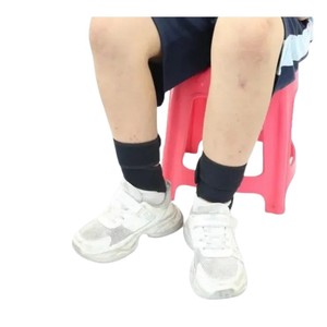 Correcteur de posture des orteils pour enfants, ceinture de correction interne en forme de huit à sangle unique noire pour la forme des jambes, taille des pieds 28-42 - Product Image 1