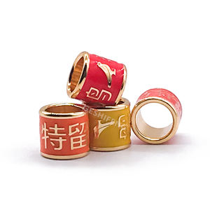 Anillas Personalizadas de Cobre <span class=keywords><strong>para</strong></span> Palomas Anilla <span class=keywords><strong>para</strong></span> Canarios 8.5mm Anilla Dorada Colorida <span class=keywords><strong>para</strong></span> Aves con Impresión - Product Image 4